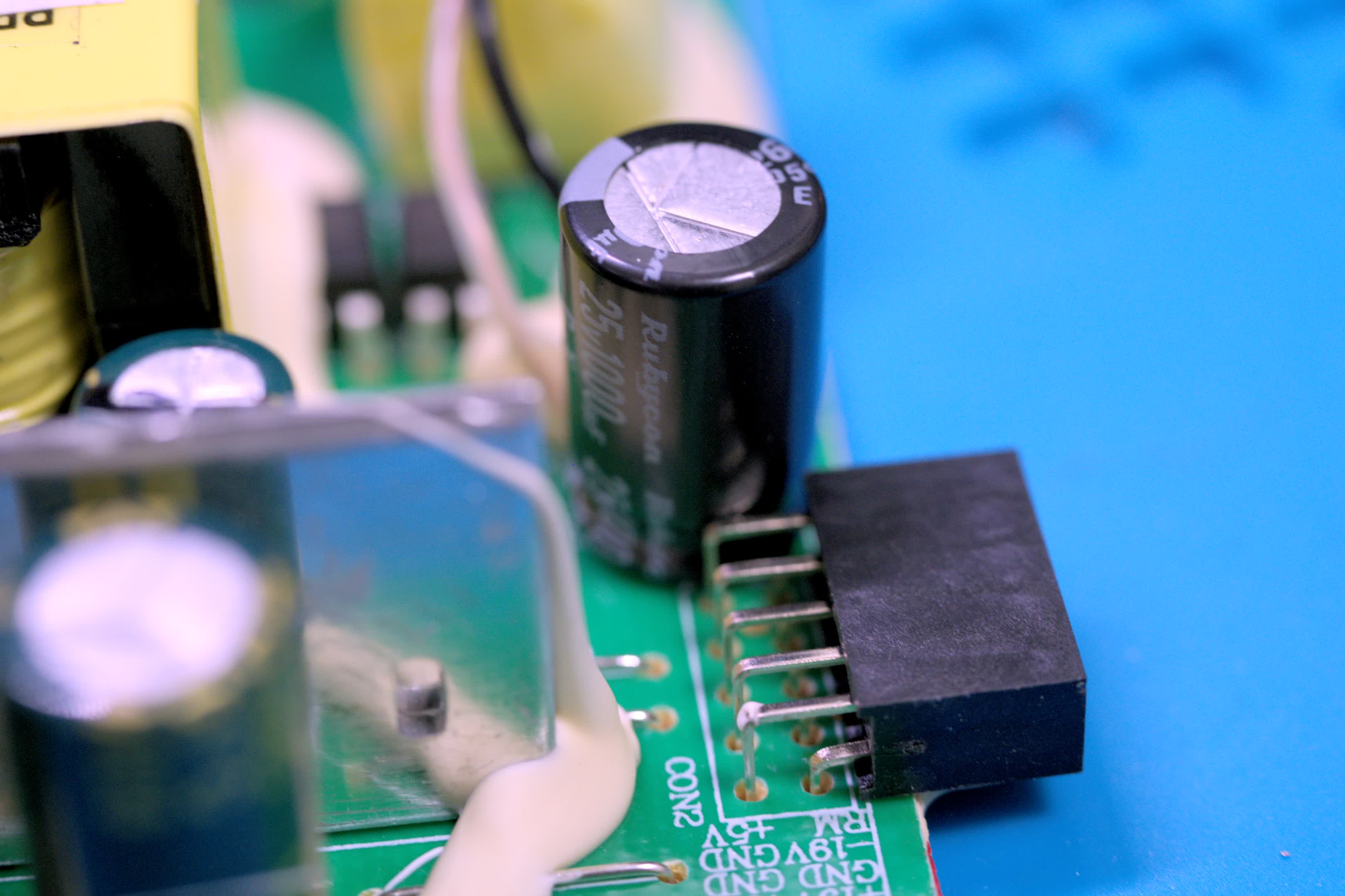 Picture of the replacement capacitor installed